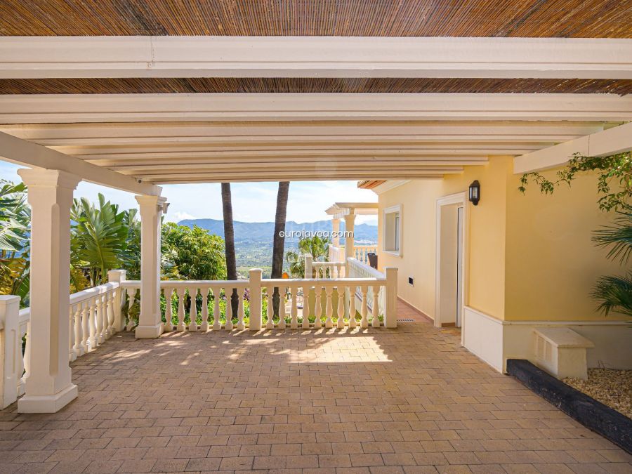 South facing villa for sale in Jávea in Montgo , with magnificent Valley views