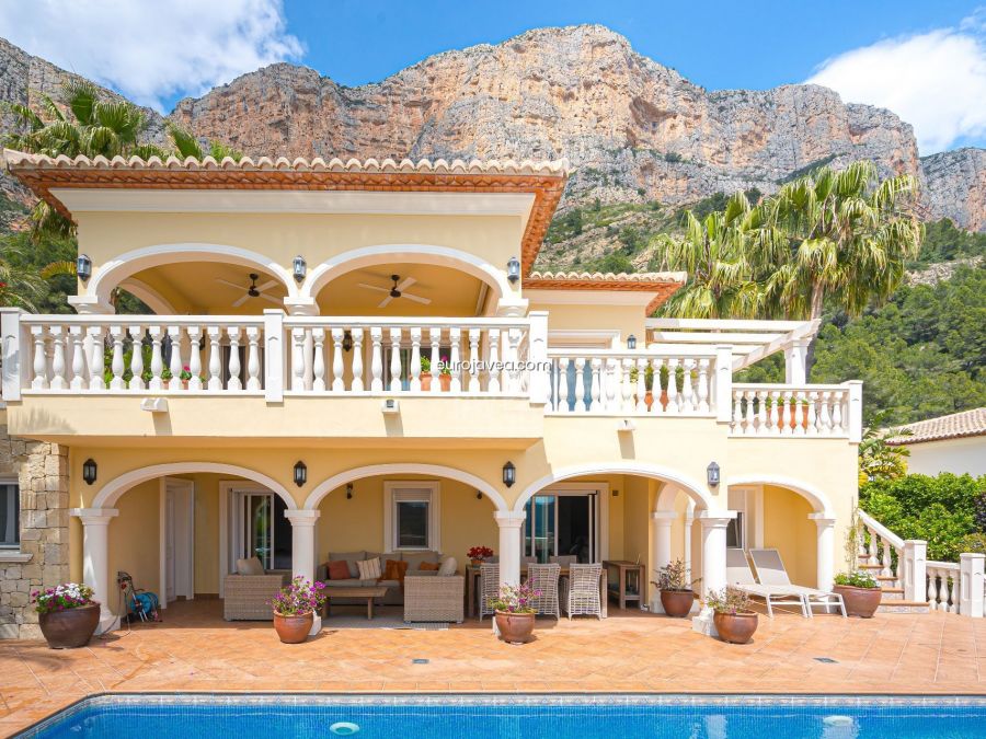 South facing villa for sale in Jávea in Montgo , with magnificent Valley views