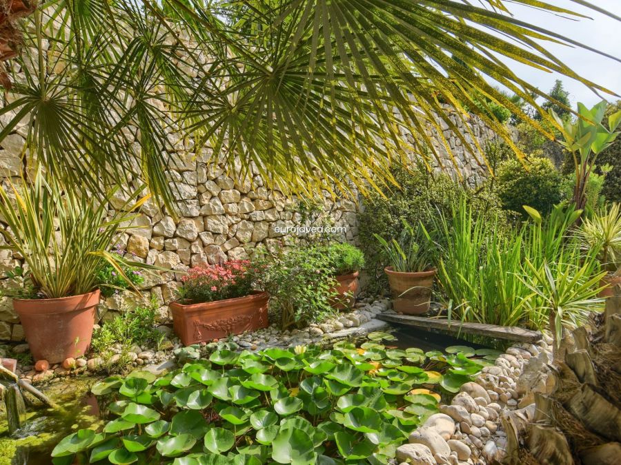 Traditionele finca te koop in Teulada op een groot perceel met open en uitzicht op zee