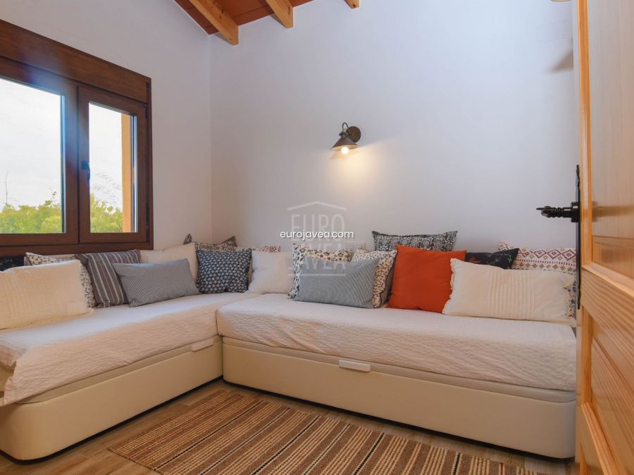 Traditionele finca te koop in Teulada op een groot perceel met open en uitzicht op zee