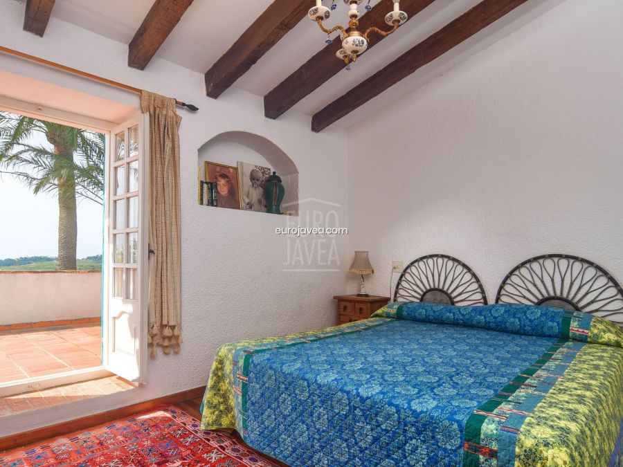 Traditionele finca te koop in Teulada op een groot perceel met open en uitzicht op zee