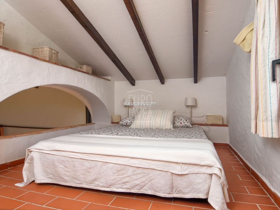 Traditionele finca te koop in Teulada op een groot perceel met open en uitzicht op zee
