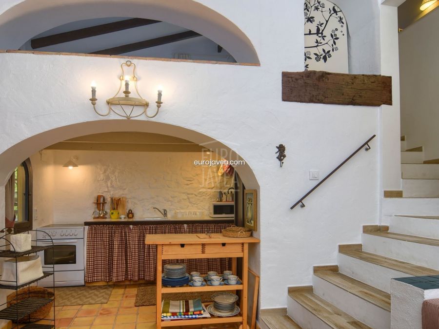 Traditionele finca te koop in Teulada op een groot perceel met open en uitzicht op zee
