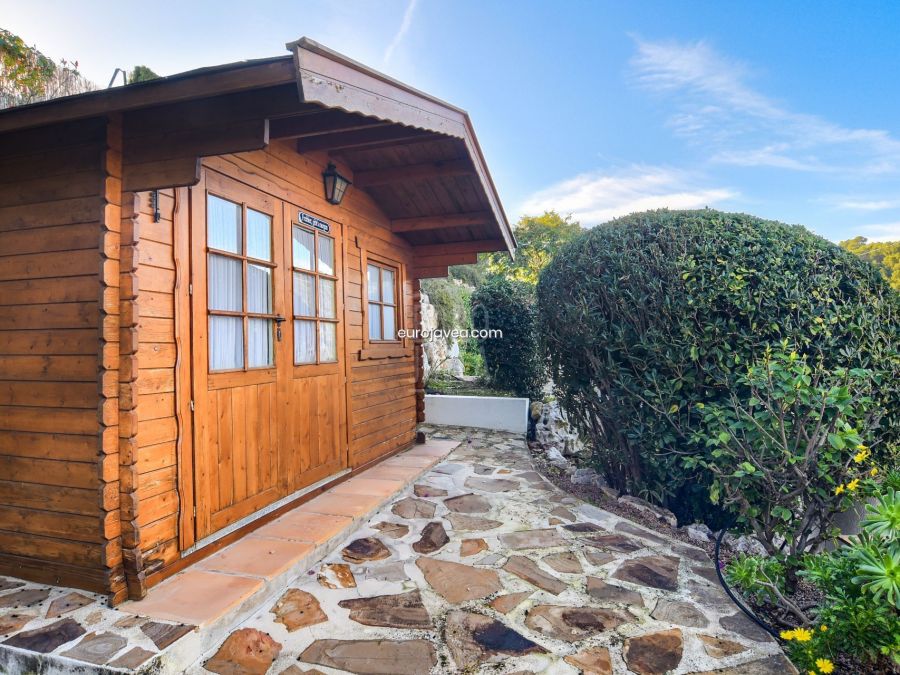 Villa a la venta en Jávea con vistas al mar y al Cabo de San Antonio , a pocos minutos en coche de la playa del Arenal .