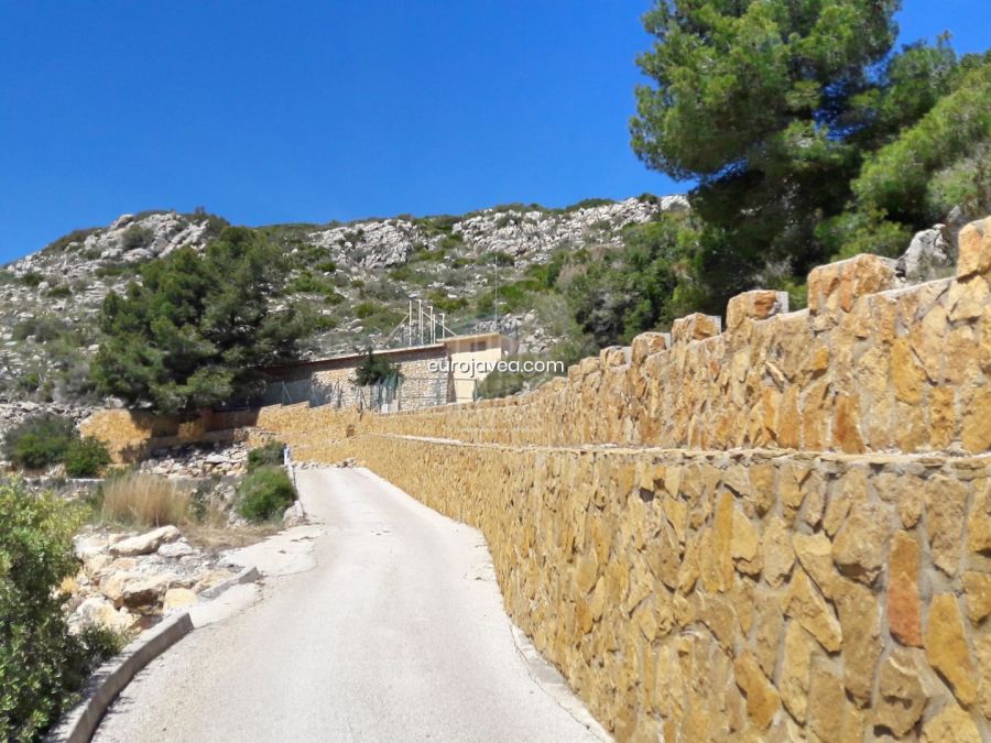 Plot for sale in Jávea, close to the old town. With building license , ready to build.