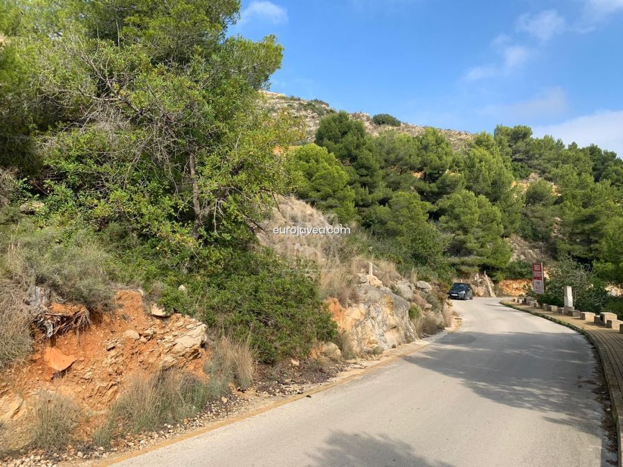 Plot for sale in Jávea a few minutes from the old town of Jávea, with building license ready to build.