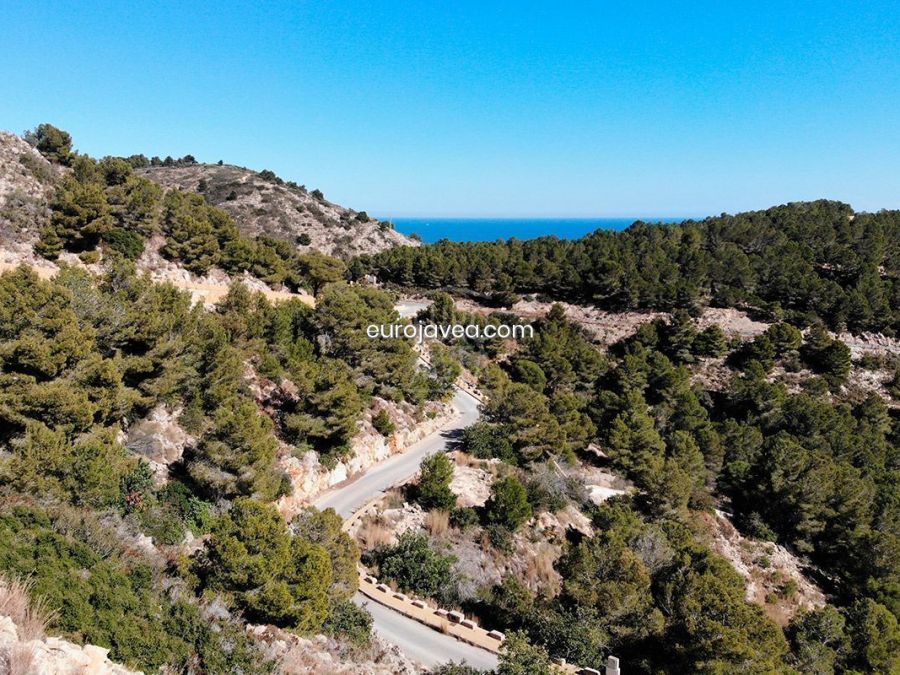 Plot for sale in Jávea a few minutes from the old town of Jávea, with building license ready to build.