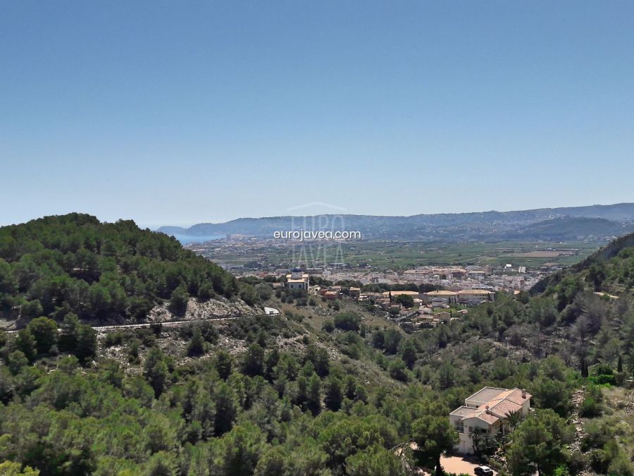 Plot for sale in Jávea close to the old town, with a building license permit ready to build.