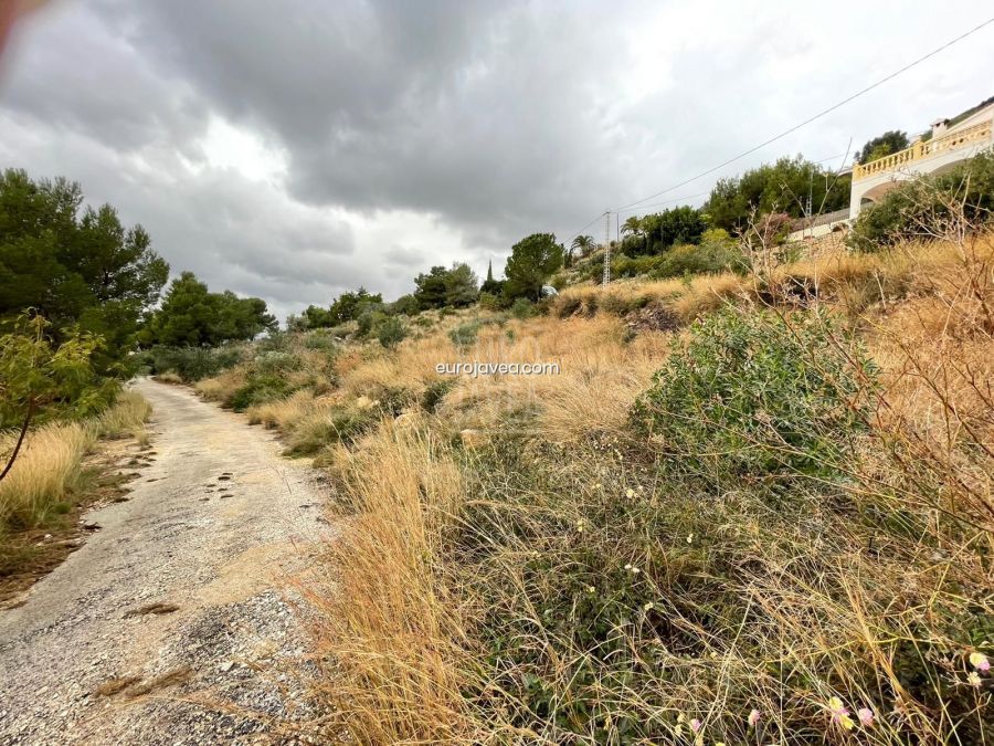 Parcela llana a la venta en Jávea cerca de la zona del pueblo , en zona urbanizada