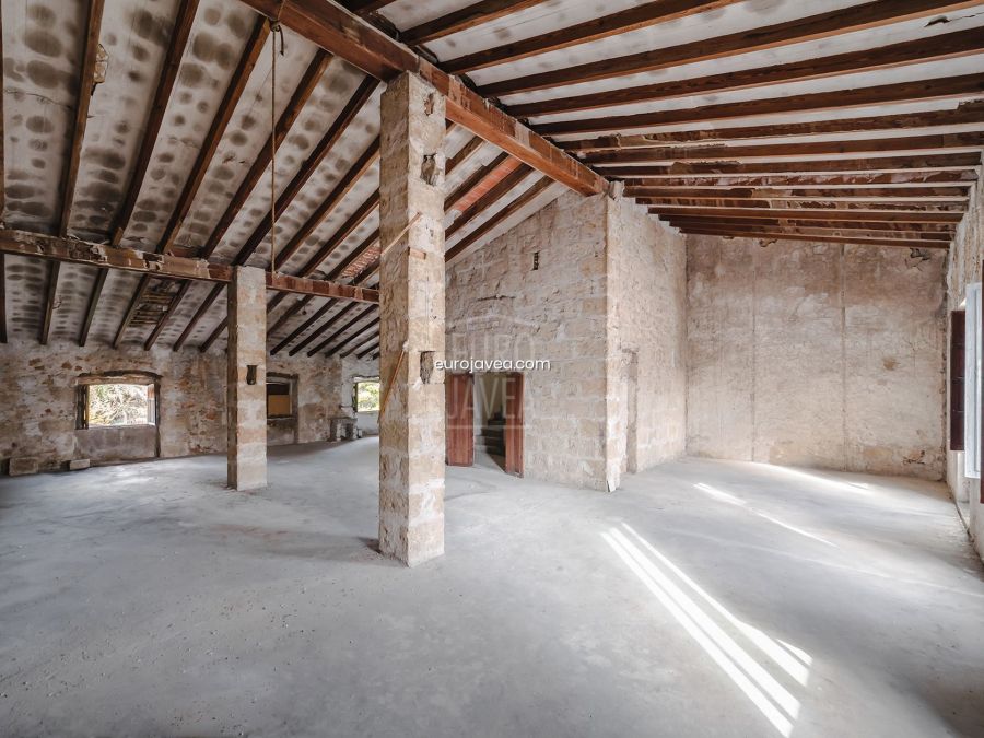 Casa señorial para reformar a la venta en Jávea, a un paso del casco antiguo con muchas posibilidades.