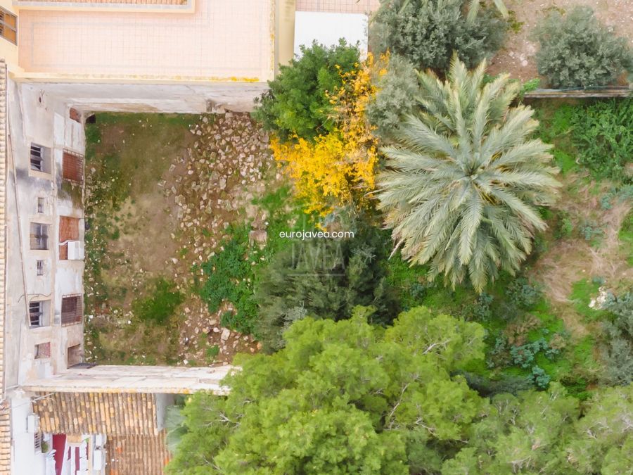 Seignorial town house to renovate for sale in Jávea, close to the old town with many possibilities.