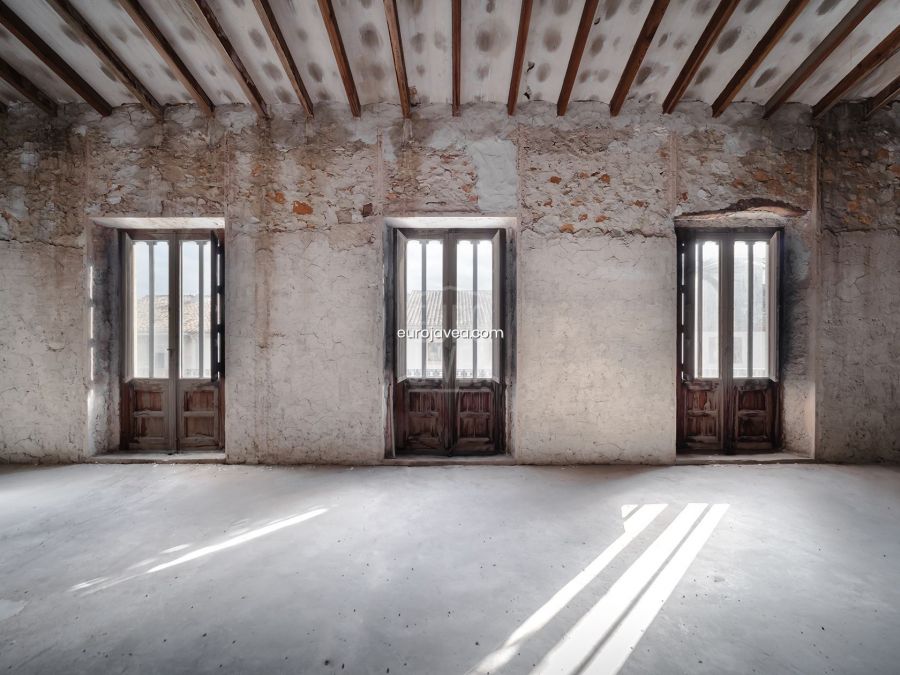 Casa señorial para reformar a la venta en Jávea, a un paso del casco antiguo con muchas posibilidades.