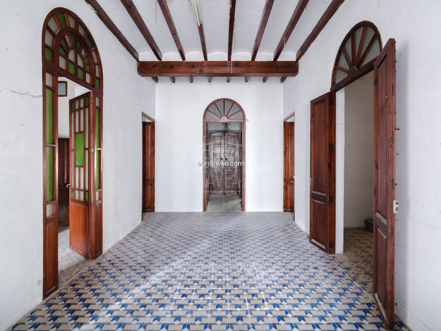Casa señorial para reformar a la venta en Jávea, a un paso del casco antiguo con muchas posibilidades.