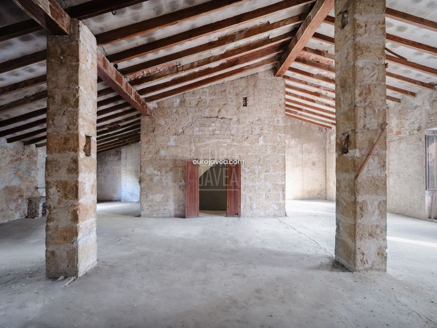 Casa señorial para reformar a la venta en Jávea, a un paso del casco antiguo con muchas posibilidades.