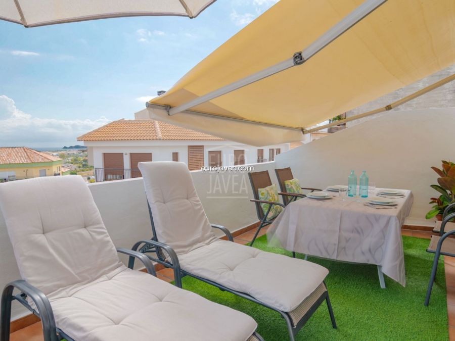 Edificio con local comercial a la venta en Javea , en la zona del pueblo