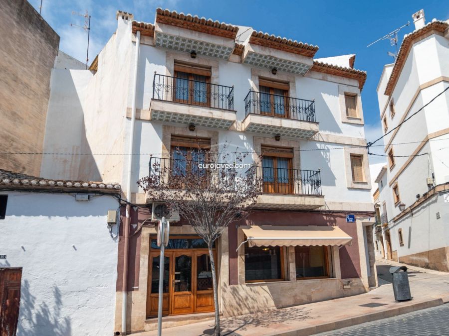Building with commercial local for sale in Javea, in the old town