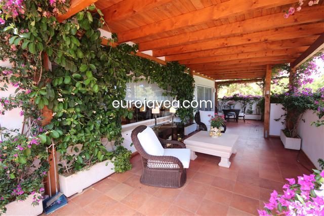 Magnifique villa de luxe avec très grand jardin avec pelouse à moins de 3 minutes de la plage Arenal et toutes commodités.