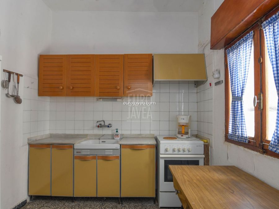 Charmant appartement te koop in Jávea om te hervormen in het centrum van de oude stad van Jávea
