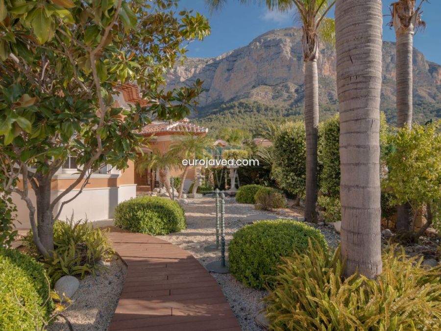 Magnificent villa for sale south facing on the Montgó in Jávea