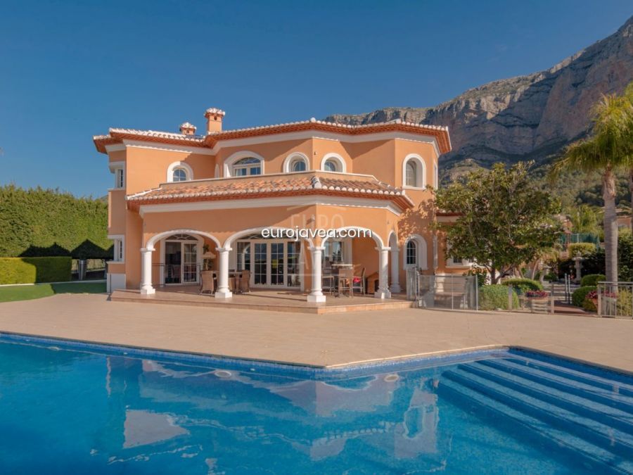 Magnifique villa à vendre face au Montgó à Jávea