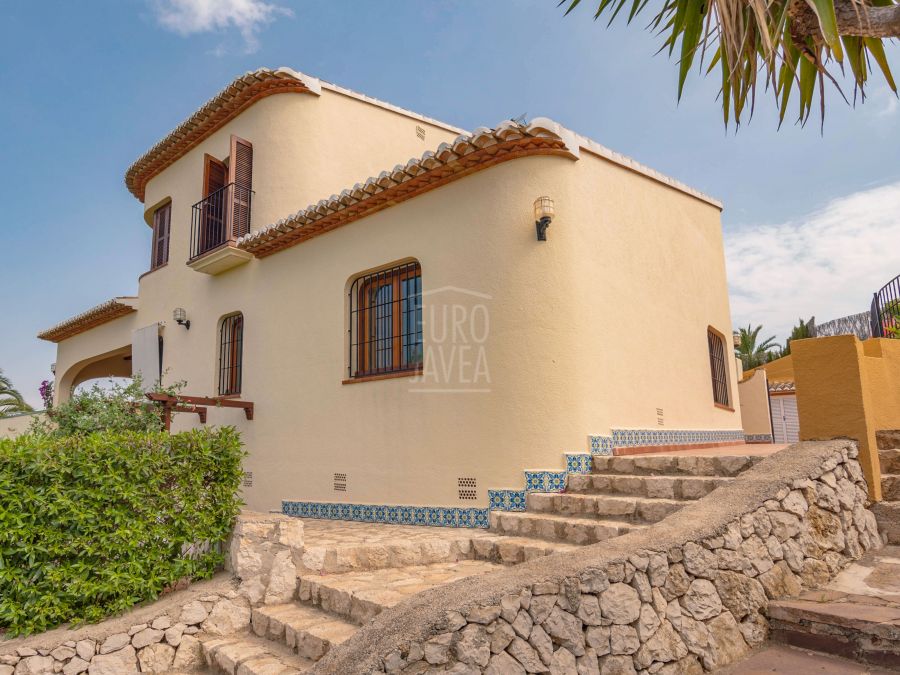 Villa for sale in Jávea with character with sea view