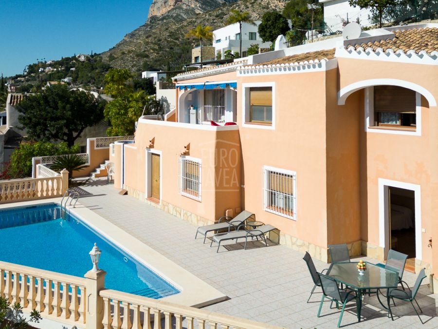 Villa à vendre dans la région de Montgó avec de belles vues panoramiques