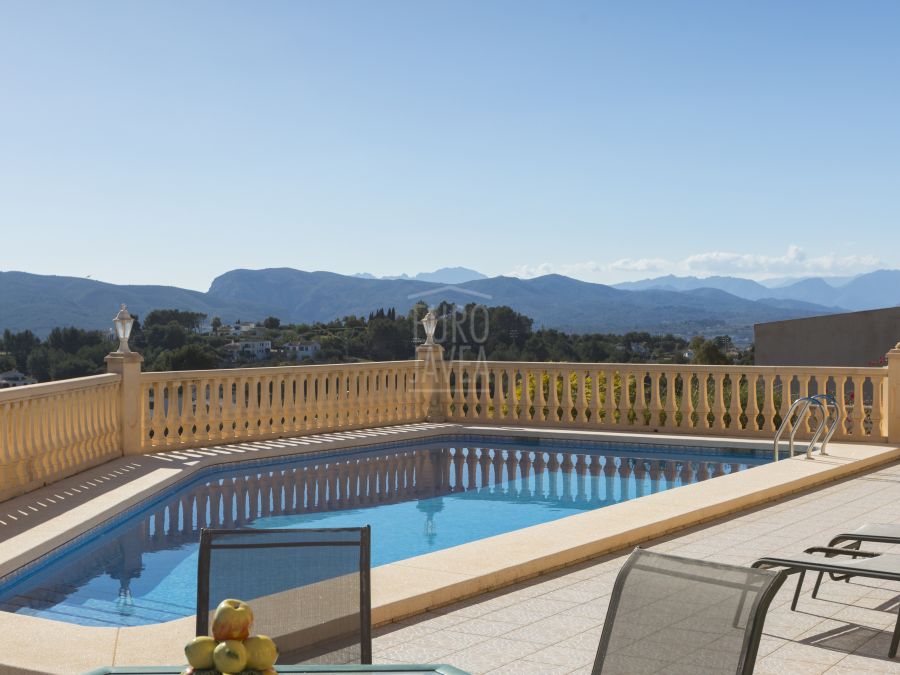 Villa à vendre dans la région de Montgó avec de belles vues panoramiques