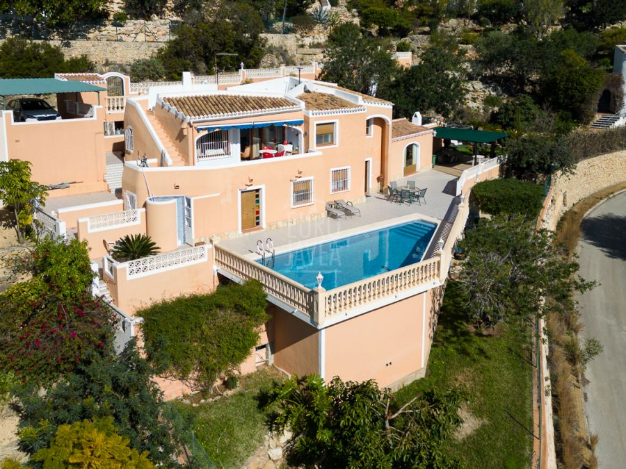 Villa à vendre dans la région de Montgó avec de belles vues panoramiques