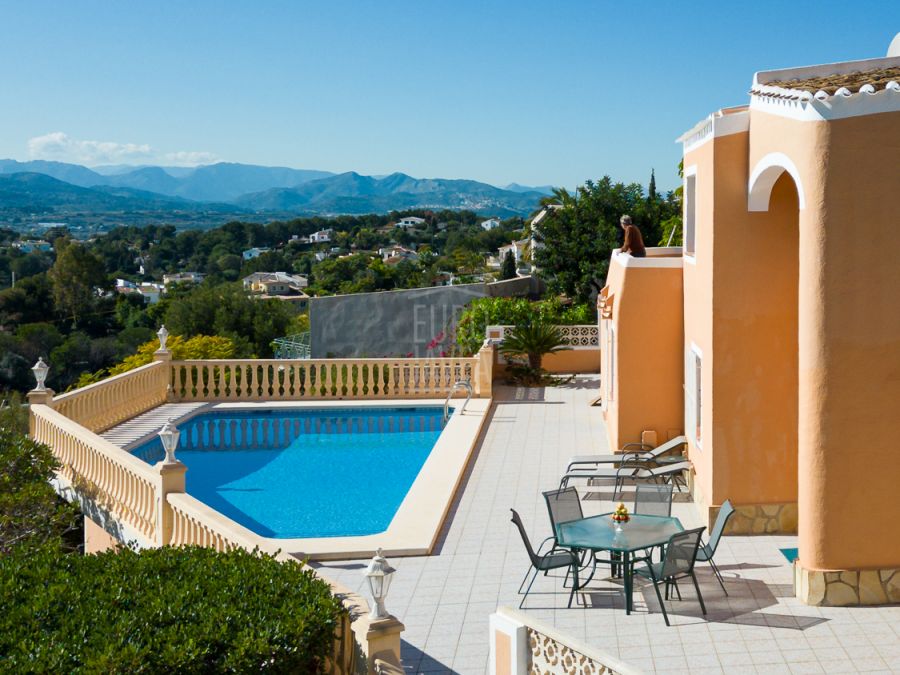 Villa à vendre dans la région de Montgó avec de belles vues panoramiques