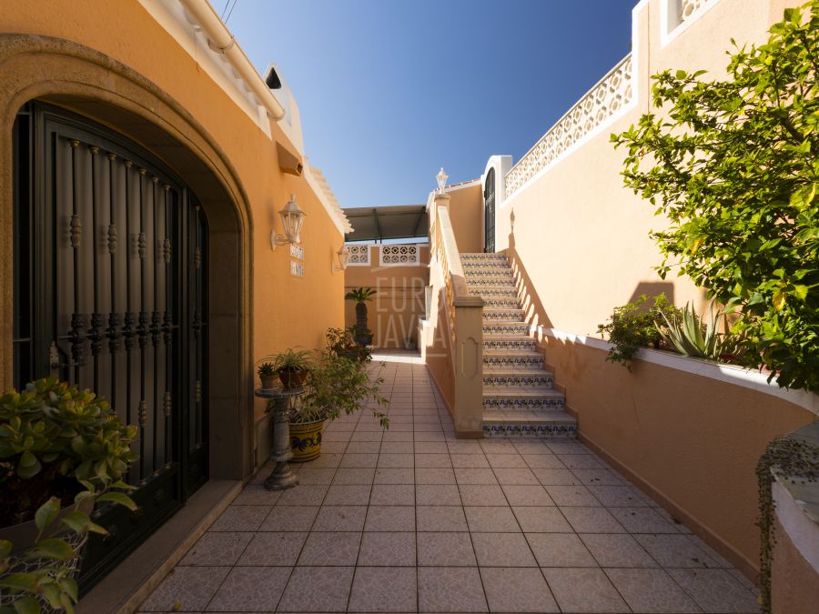 Villa à vendre dans la région de Montgó avec de belles vues panoramiques