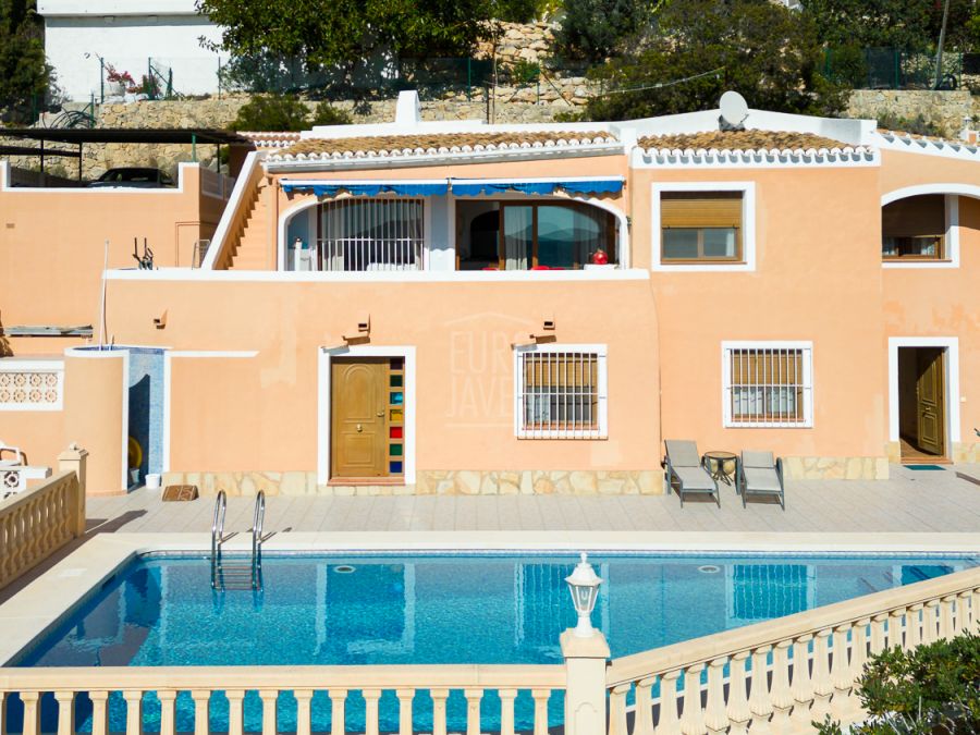 Villa à vendre dans la région de Montgó avec de belles vues panoramiques