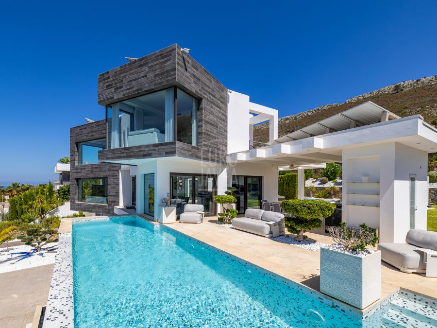 Luxe villa te koop in Jávea, op korte afstand van Benitchell, de zee en het stadscentrum van Jávea