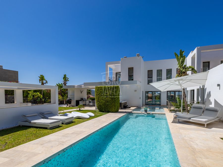 Luxe villa te koop in Jávea, op korte afstand van Benitchell, de zee en het stadscentrum van Jávea