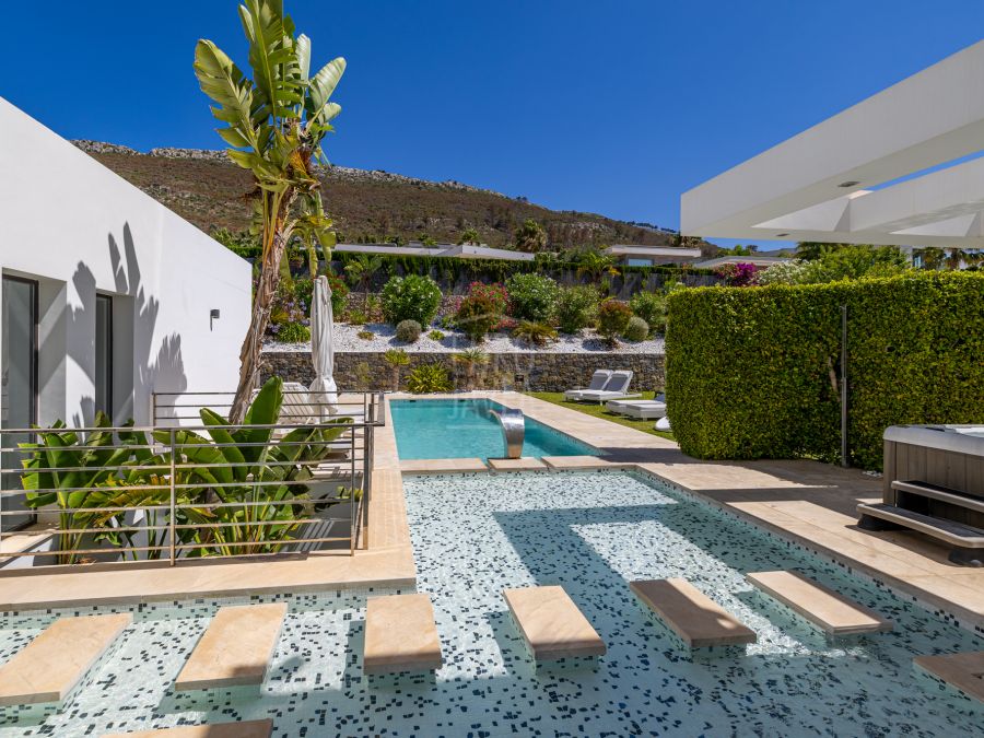 Luxe villa te koop in Jávea, op korte afstand van Benitchell, de zee en het stadscentrum van Jávea