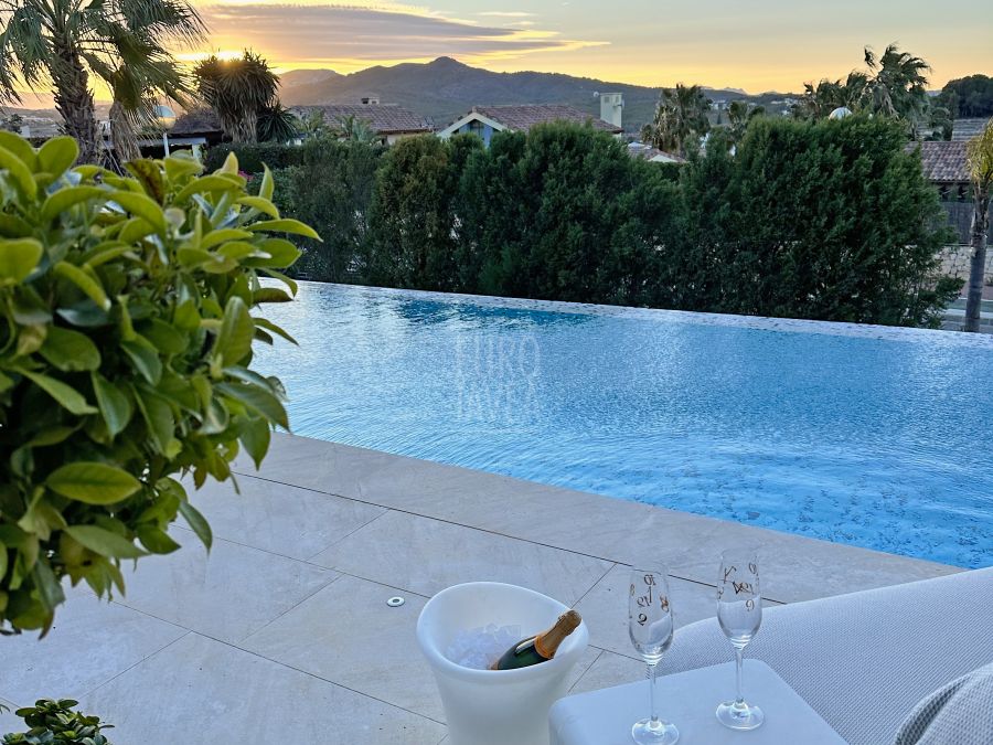 Luxurious villa for sale in Jávea, a short distance from Benitchell, the sea and the town center of Jávea