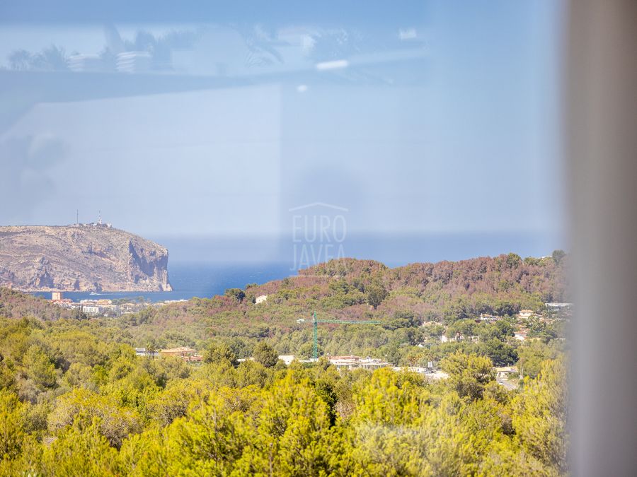 Luxueuse villa à vendre à Jávea, à une courte distance de Benitchell, de la mer et du centre ville de Jávea