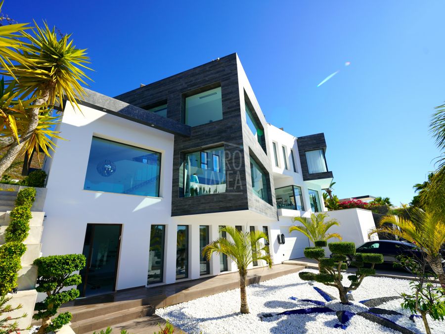 Luxe villa te koop in Jávea, op korte afstand van Benitchell, de zee en het stadscentrum van Jávea