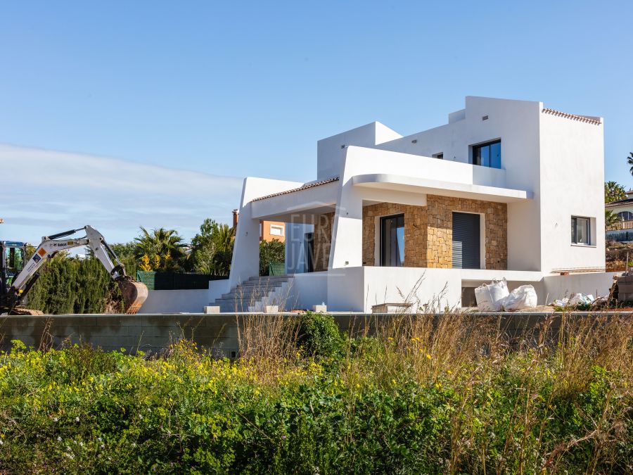 Nouvelle villa de luxe près de la plage d'Arenal avec vue imprenable sur le Montgo