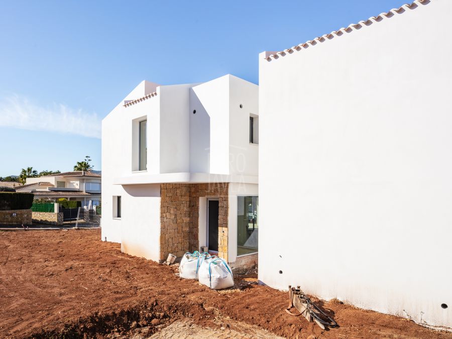 Nouvelle villa de luxe près de la plage d'Arenal avec vue imprenable sur le Montgo