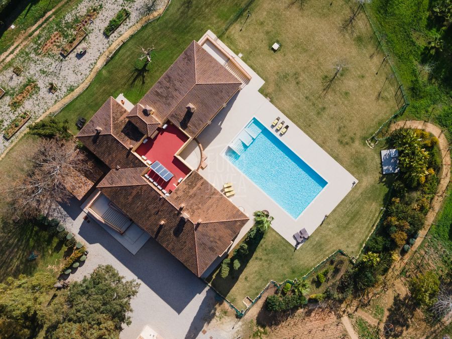 Exclusive Mediterranean estate for sale with panoramic views and walking distance to the beach of Arenal