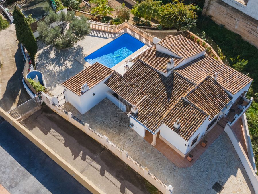 Exclusive villa in the area of Puchol, just a few steps from the old town of Jávea