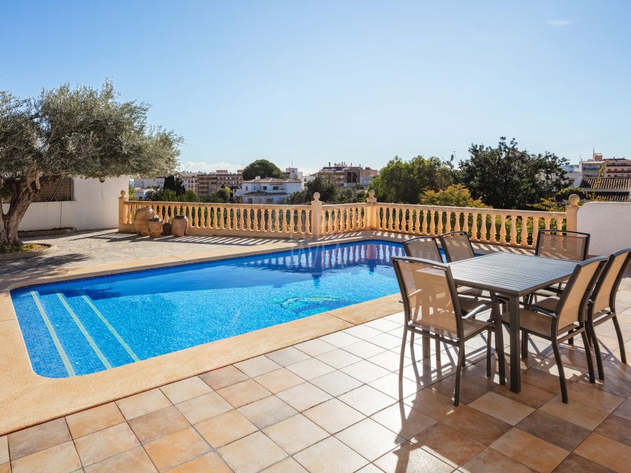 Exclusive villa in the area of Puchol, just a few steps from the old town of Jávea