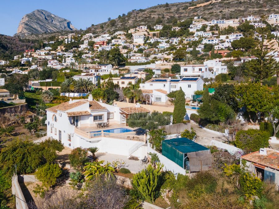 Exclusive villa in the area of Puchol, just a few steps from the old town of Jávea