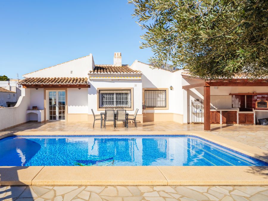 Exclusive villa in the area of Puchol, just a few steps from the old town of Jávea