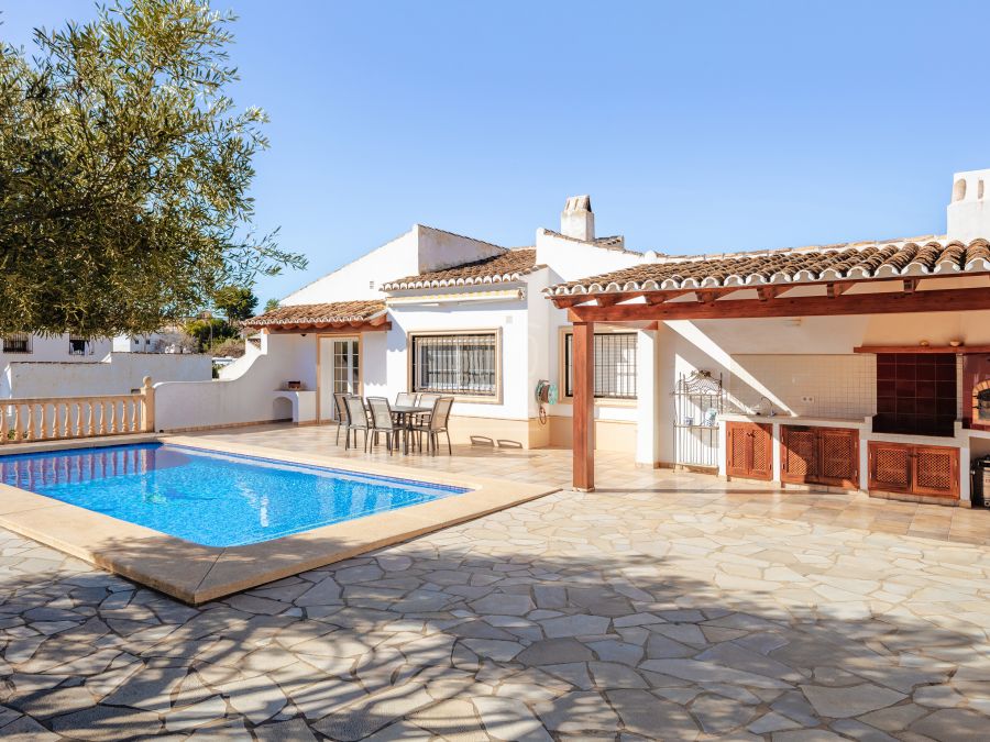 Exclusive villa in the area of Puchol, just a few steps from the old town of Jávea