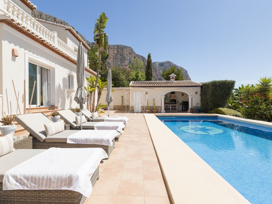 Spectacular villa for sale exclusively in the slopes of the Montgo area of Javea, facing south with panoramic views