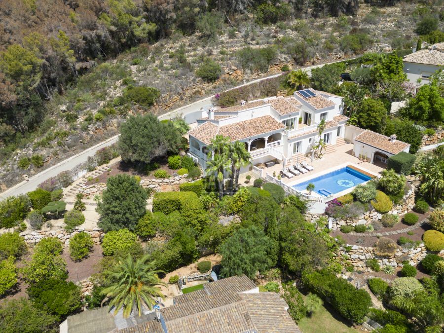 Spectacular villa for sale exclusively in the slopes of the Montgo area of Javea, facing south with panoramic views