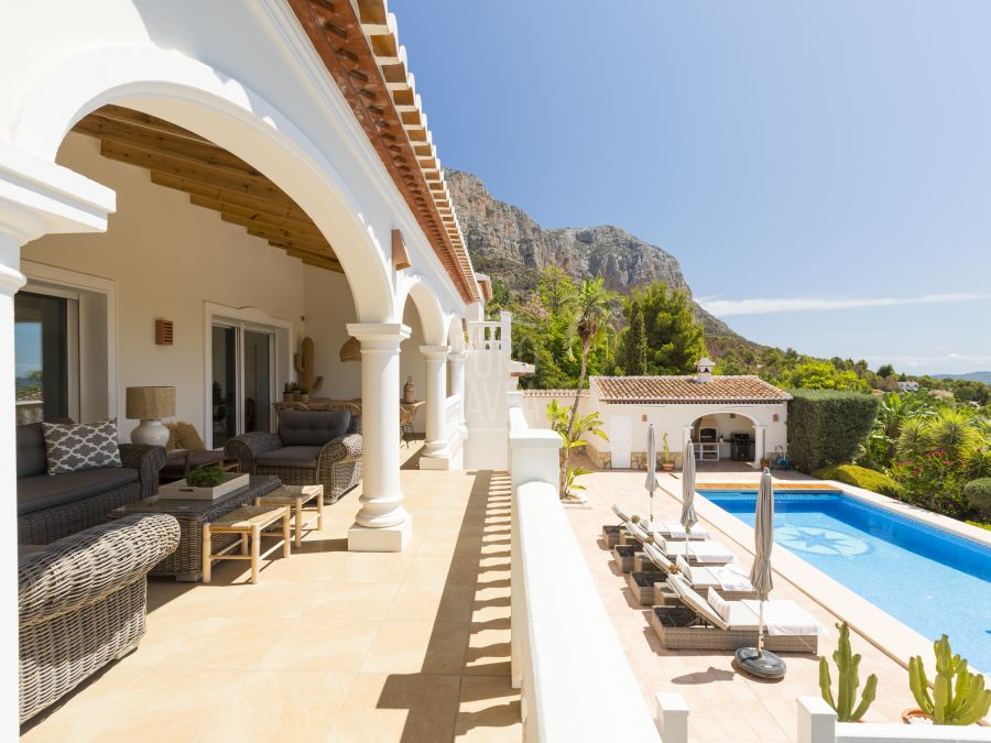 Spectacular villa for sale exclusively in the slopes of the Montgo area of Javea, facing south with panoramic views