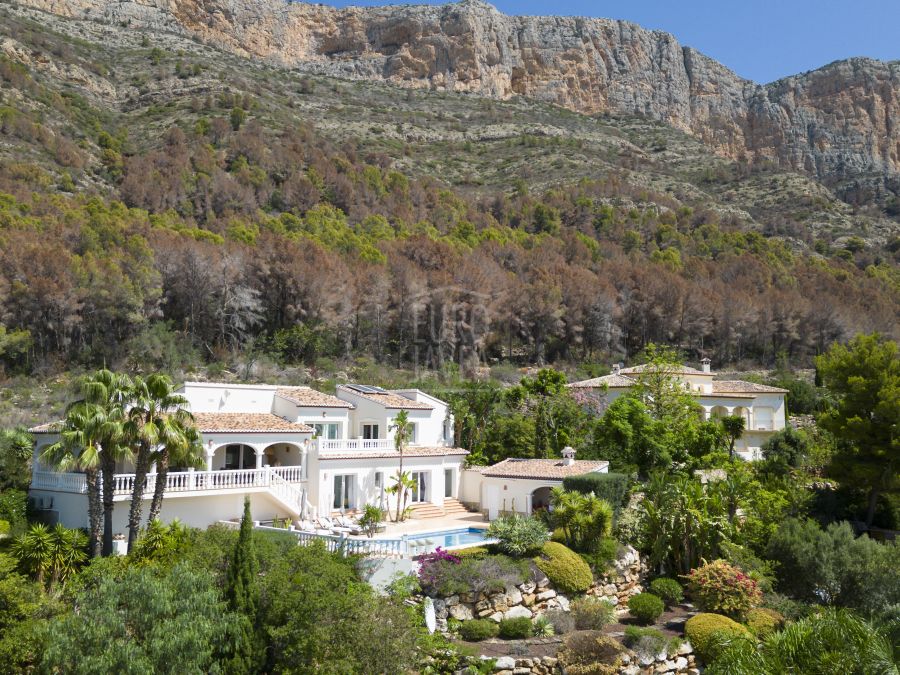 Spectacular villa for sale exclusively in the slopes of the Montgo area of Javea, facing south with panoramic views