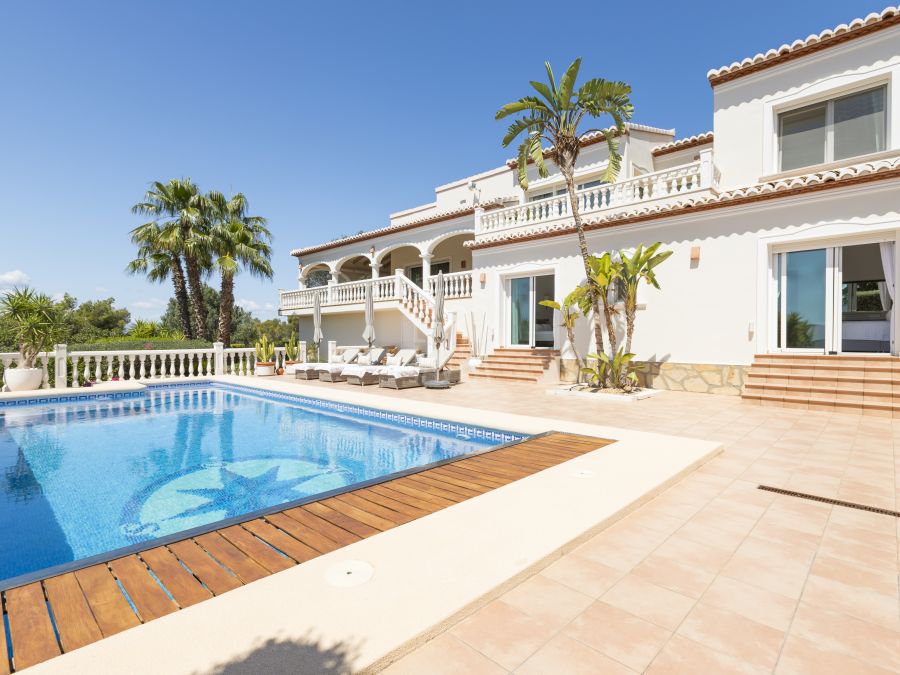 Spectacular villa for sale exclusively in the slopes of the Montgo area of Javea, facing south with panoramic views